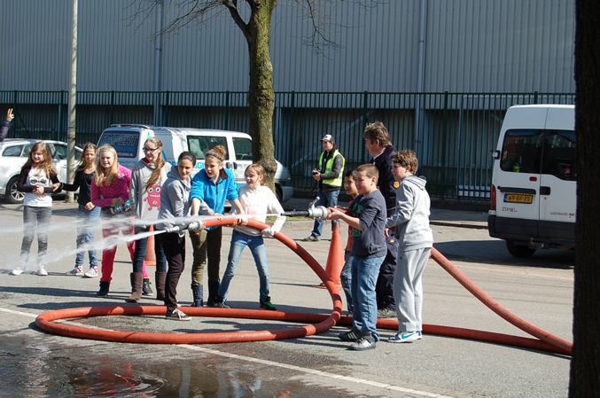 kinder_feest_vuurrood